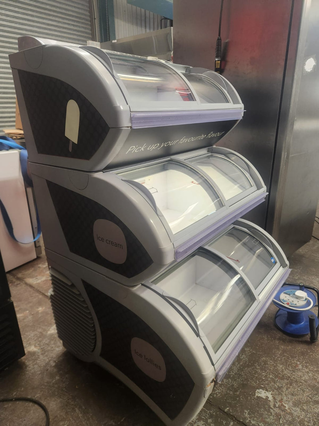 IARP Visimax Slim II — stacked units showing ice cream and ice lollies branding