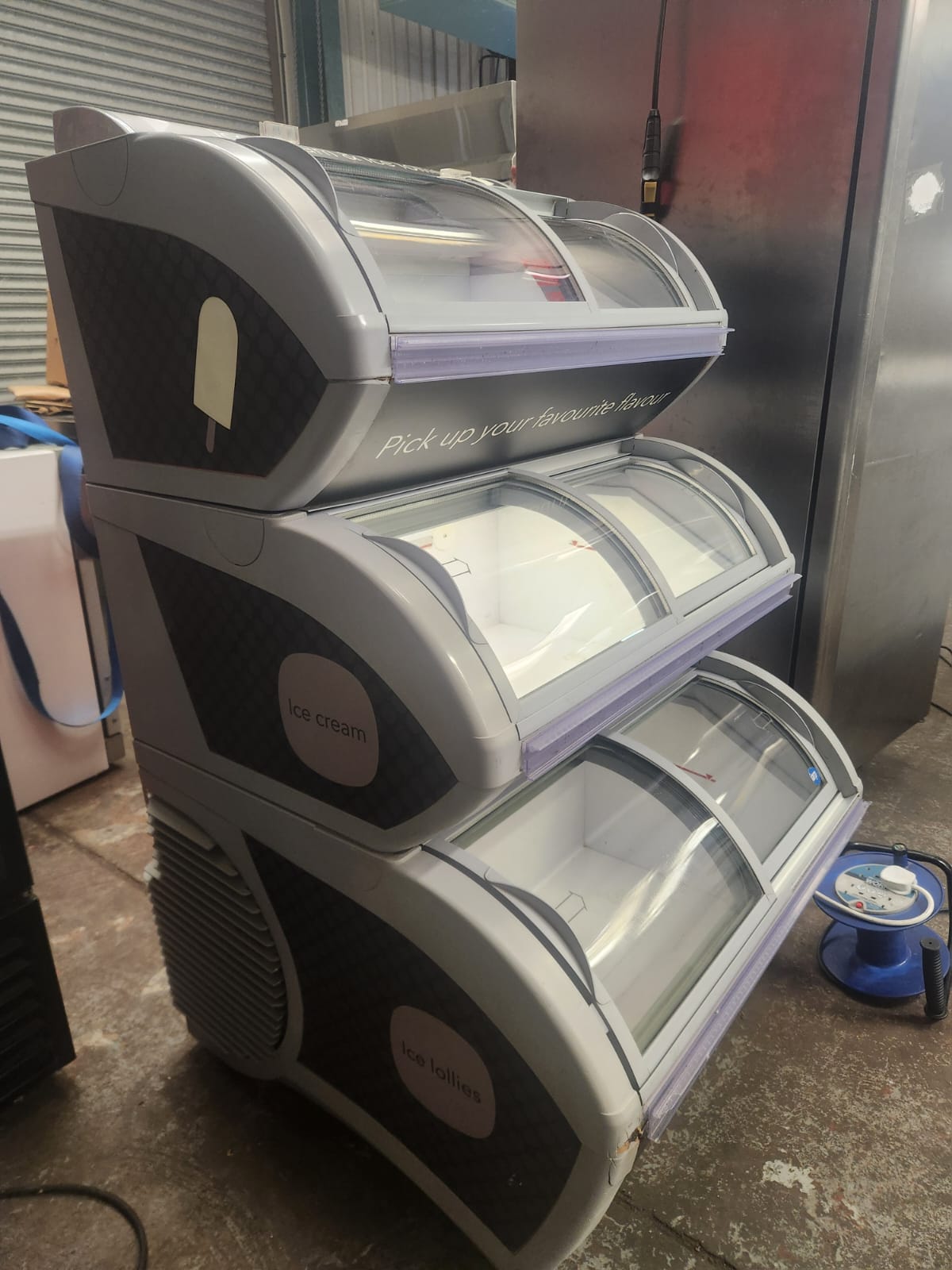 IARP Visimax Slim II — stacked units showing ice cream and ice lollies branding