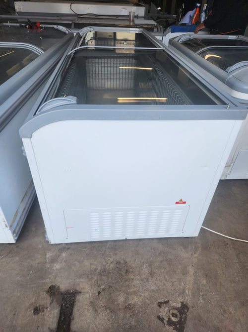 AHT PARIS 250 ADVS Commercial Chest Freezer — Refurbished