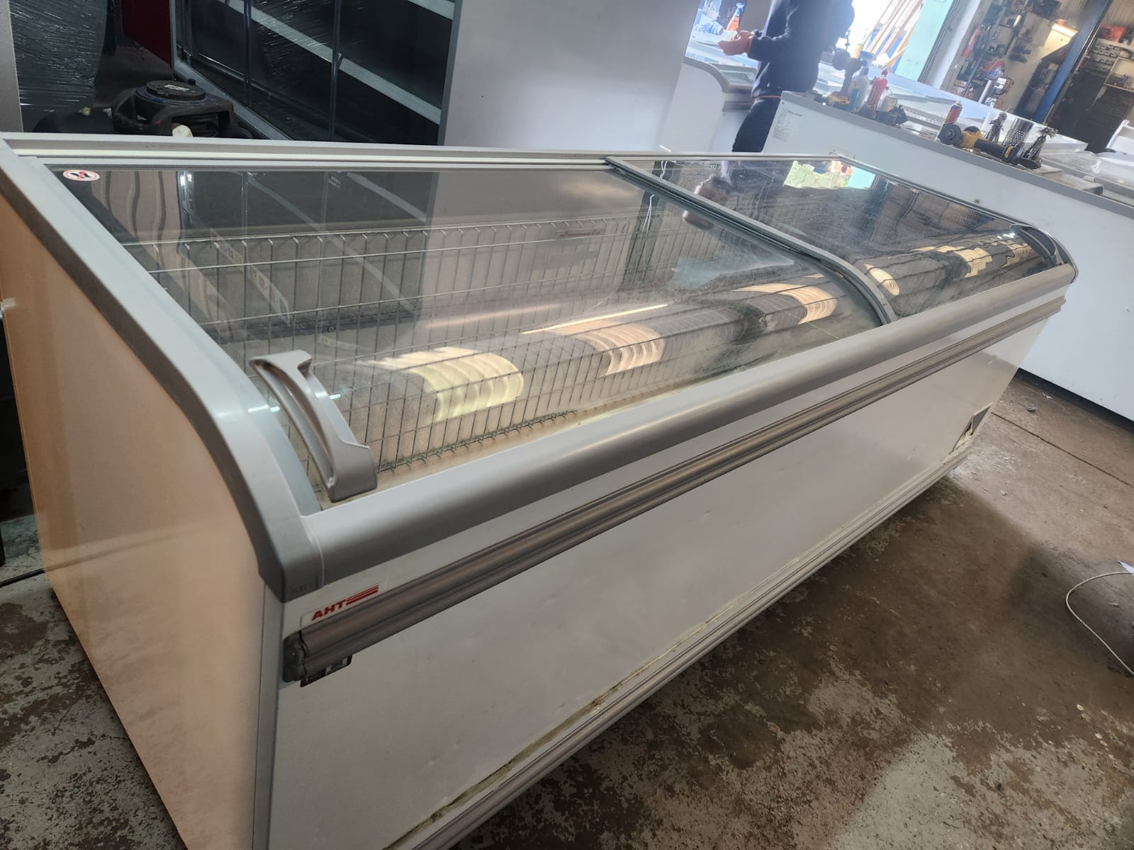 AHT PARIS 250 ADVS Commercial Chest Freezer — Refurbished