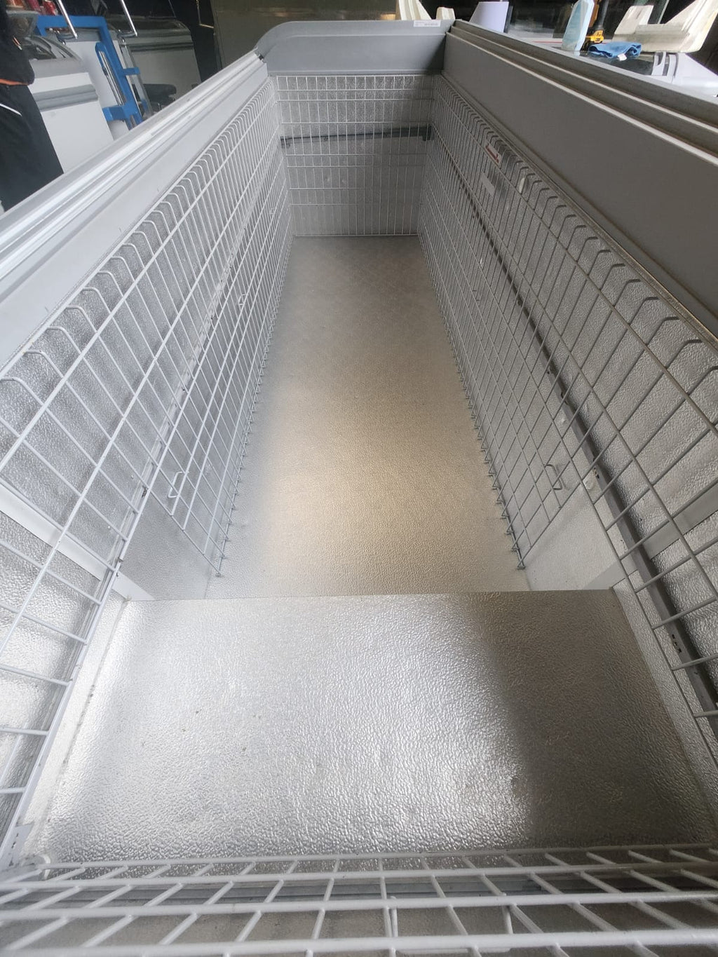 AHT PARIS 250 ADVS Commercial Chest Freezer — Refurbished