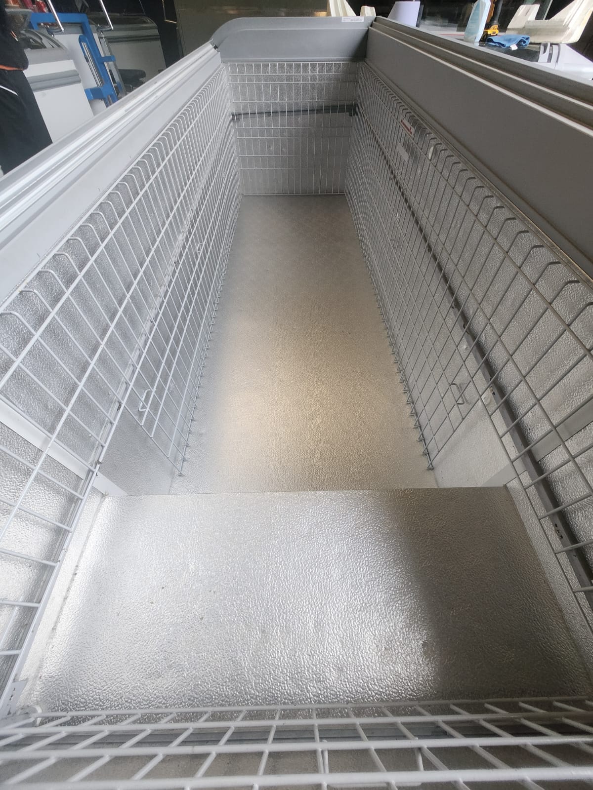 AHT PARIS 250 ADVS Commercial Chest Freezer — Refurbished